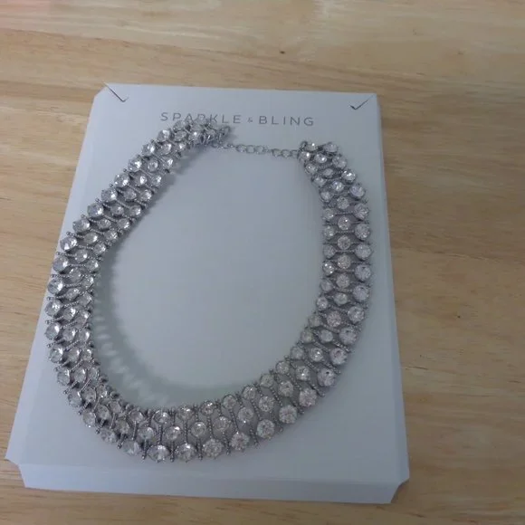 ### LAST CALL ### A statement jewelled collar - Picture 3 of 3